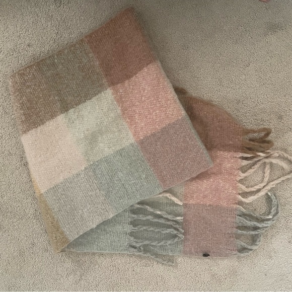 Extra Long Super Soft Scarf - Picture 1 of 2